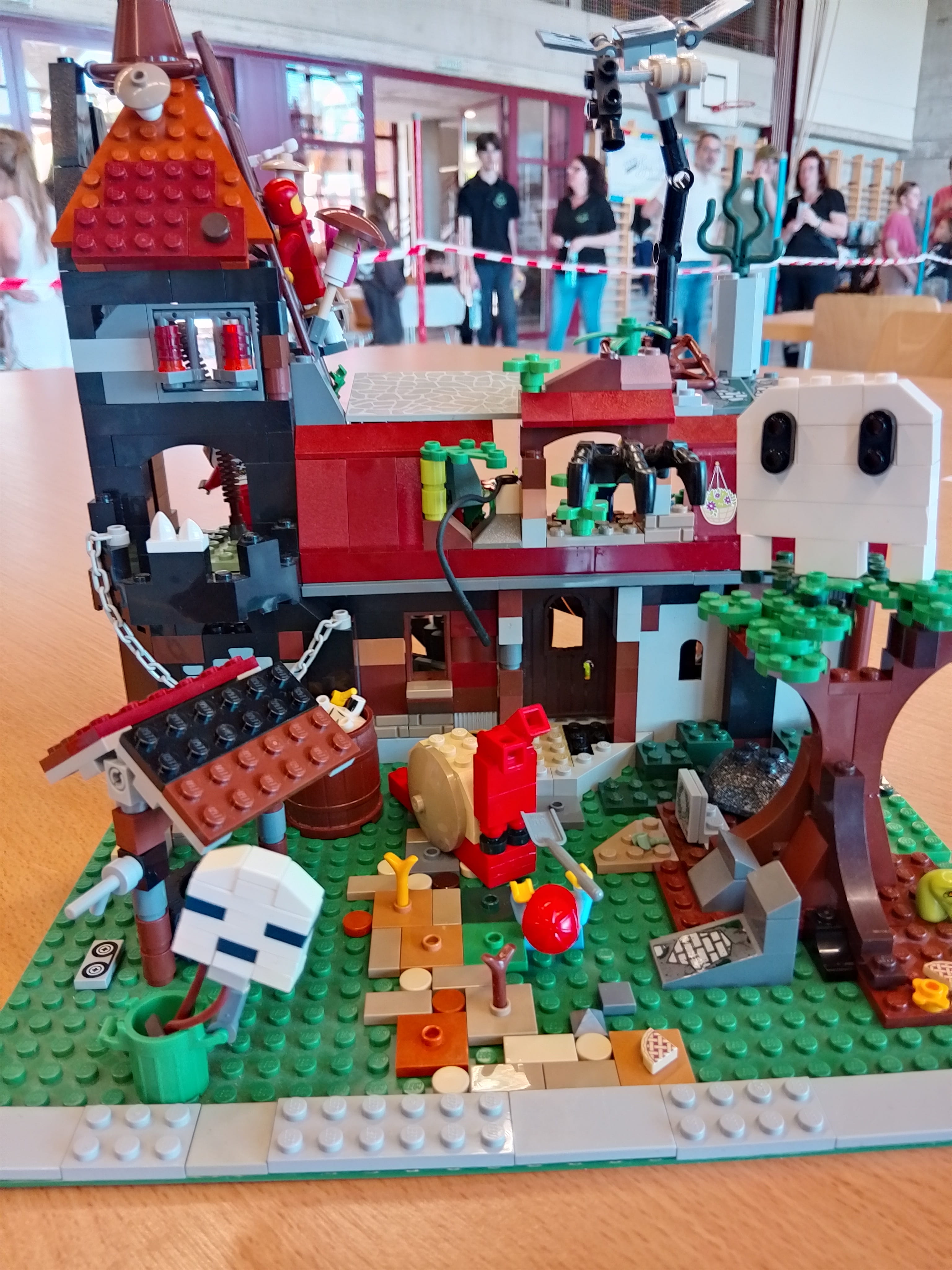 MOC Le Manoir Perché par Didi Bricks